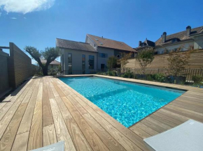 Grande villa avec piscine sur la côte